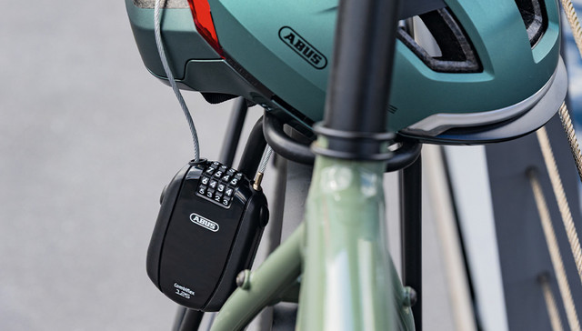 Combiflex™ Trip 125 Schloss mit Zahlencode verriegelt Helm am Fahrrad – leicht und flexibel © ABUS